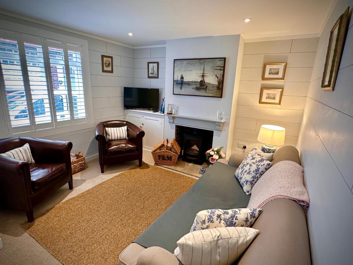 Stylish 3Br Cowes Cottage Close To The Waterfront Εξωτερικό φωτογραφία